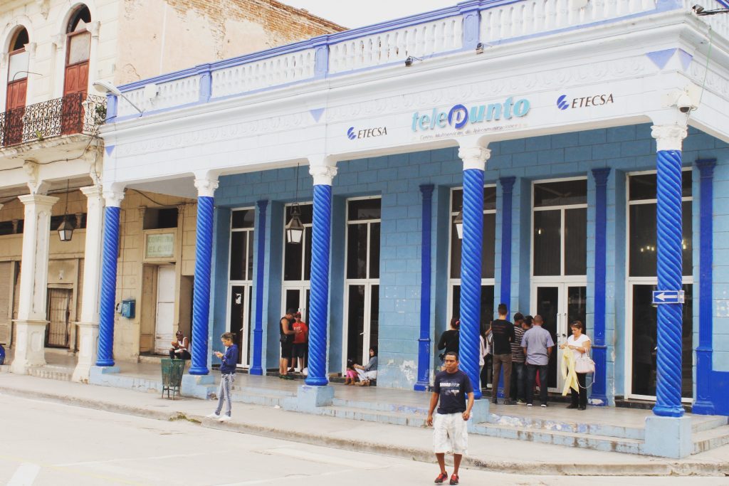 Empresa de Telecomunicaciones de Cuba (ETECSA), de unde cumpărăm cartele pentru net sau încărcător de telefon