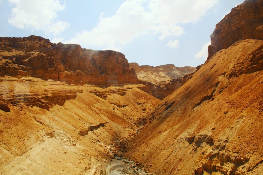 Canioane portocalii în Deșertul Iudeei