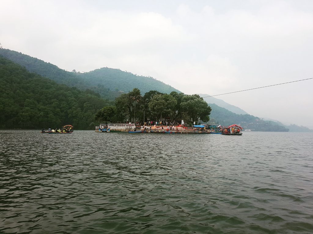 Insula de pe lac și Tal Barahi Temple