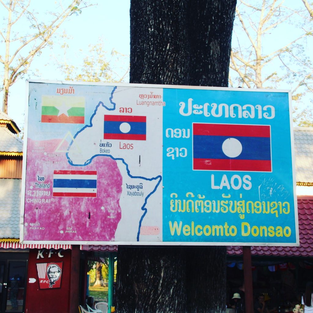 Placa care atestă faptul că am fost în Laos