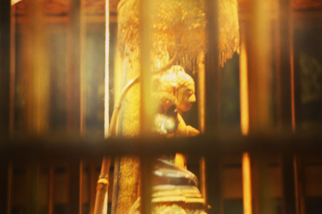 Buddha de Marmură și de Cristal