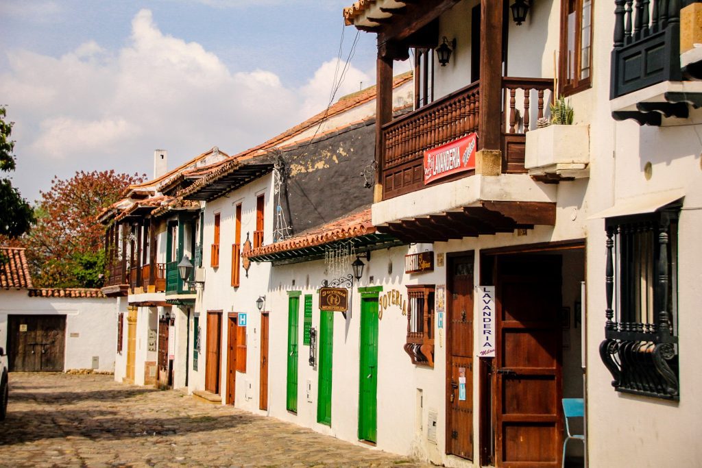 Villa de Leyva cu ușile colorate