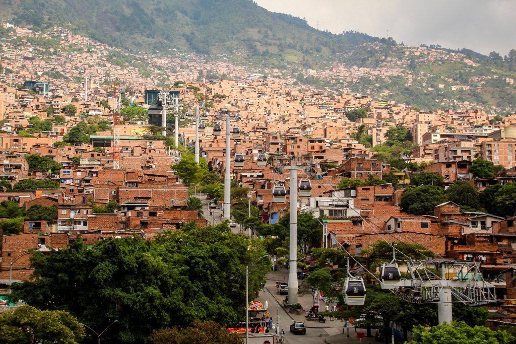 Medellin-ul folosește telecabinele pentru transportul în comun
