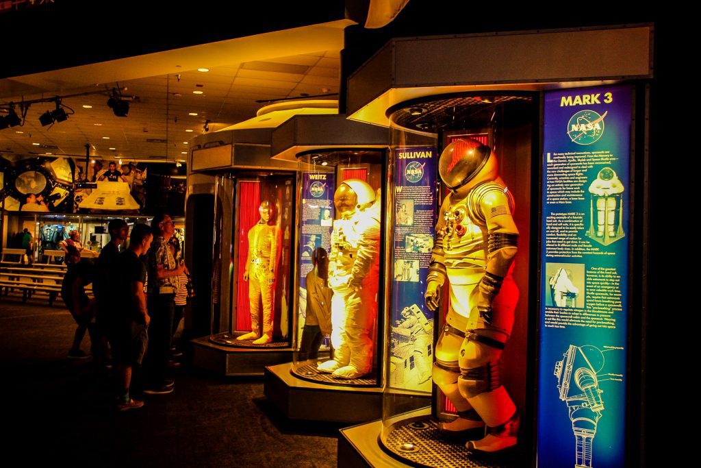 Costumele astronauților și evoluția lor.