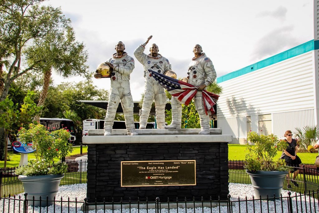 The Eagle has Landed - statuia ridicată pentru misiunea Apollo 11