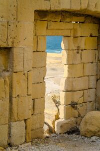 Poarta secretă către mare, Malta