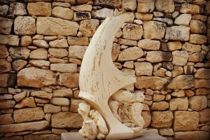 O sculptură la intrarea din Ħaġar Qim & Mnajdra Temples