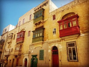 Balcoane colorate în Malta