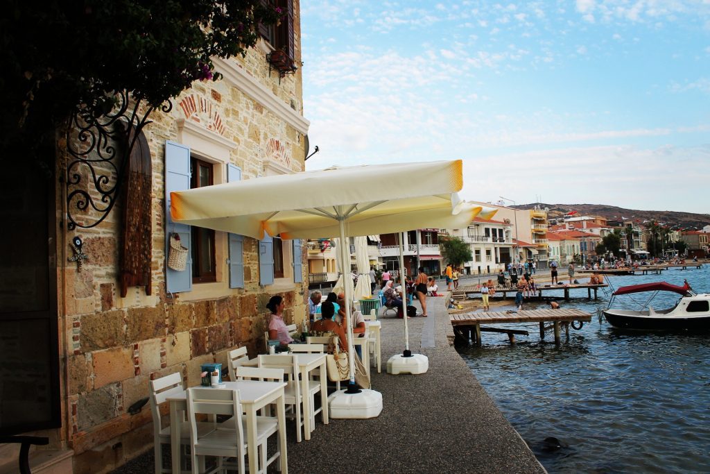 Taverne grecești, căci Grecia e la 7 km