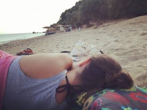 Prima activitate din Platanias: dormitul pe plajă