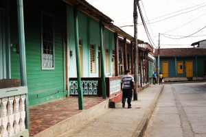 Căsuțele colorate din Baracoa