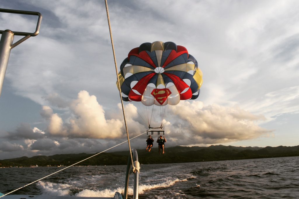 Parasailing în Boracay