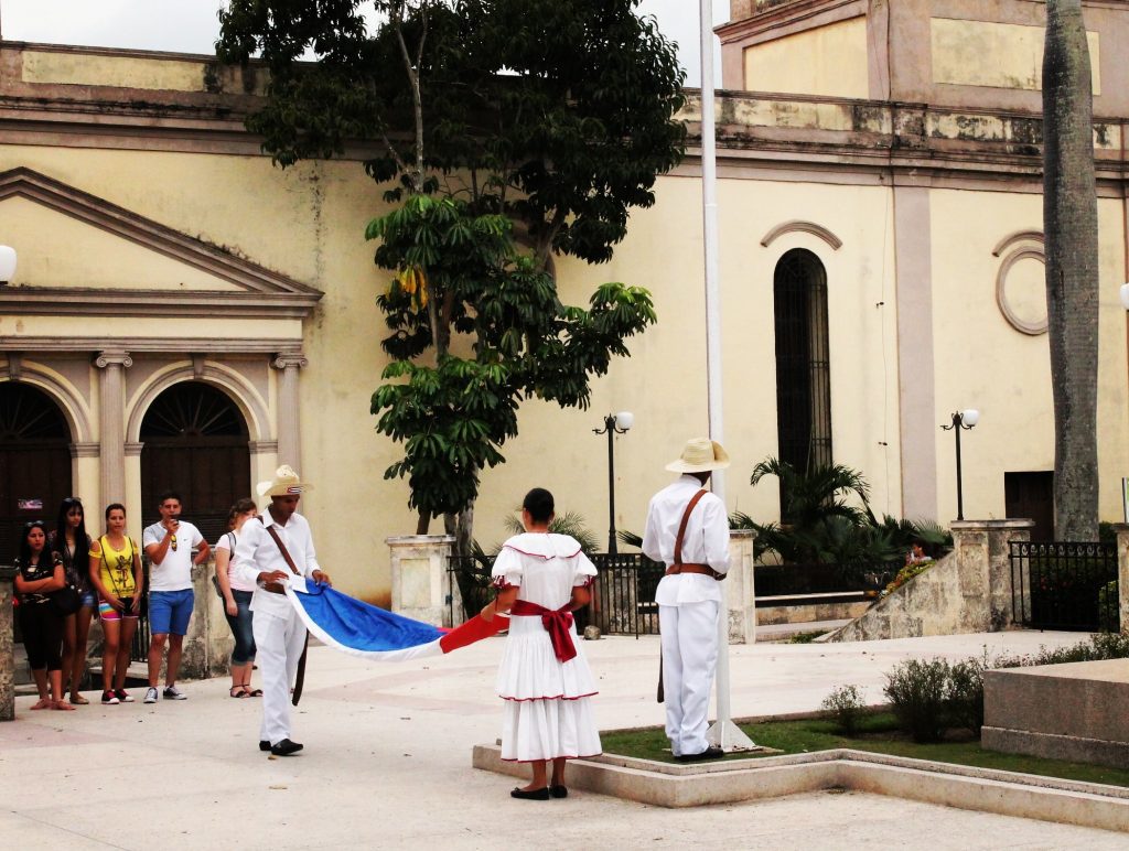 Ceremonia de coborâre a steagului