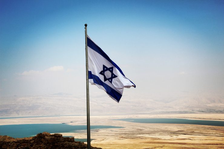În 2007, la Masada, Israel a doborât recordul mondial pentru cel mai mare steag. Tot de la Masada, un steag mai mic.