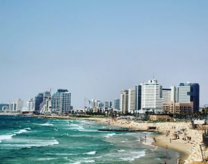 Clădirile de sticlă din Tel Aviv, văzute din Jaffa