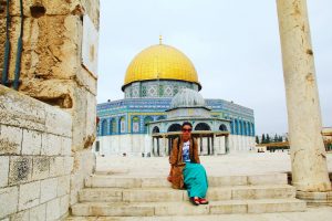 Mândră și eu de fusta căpătată