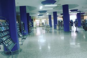 Interior de librarie. Nimic mai comunist.