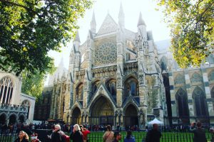 Sir Isaac Newton, Charles Dickens, Rudyard Kipling sunt înmormântați la Westminster Abbey