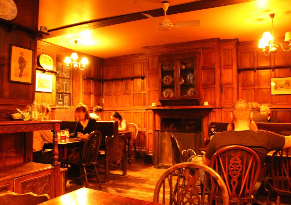 Interior de Ye Olde Cheshire Cheese