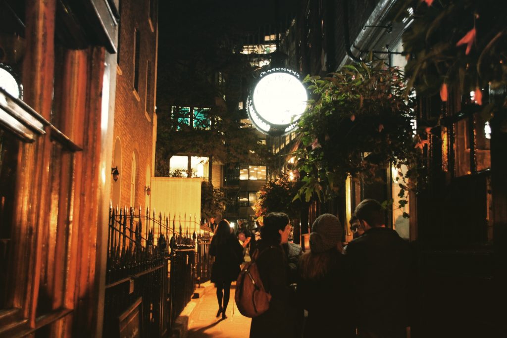 Intrarea de la Ye Olde Cheshire Cheese