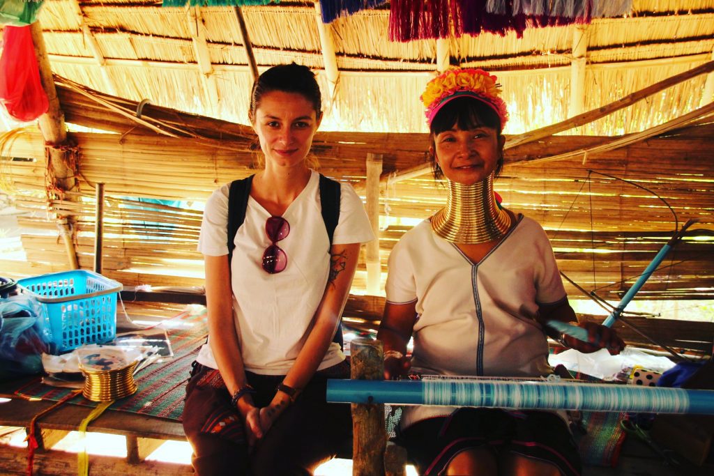 În vizită la Karen Long Neck Village