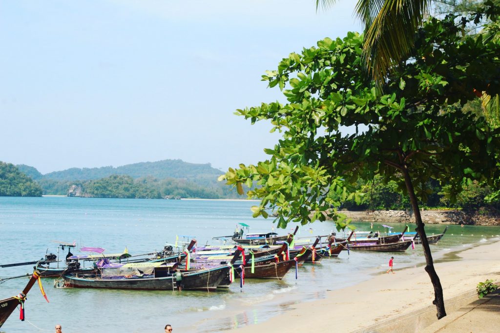 Bărci cu eșarfe, în Ao Nang