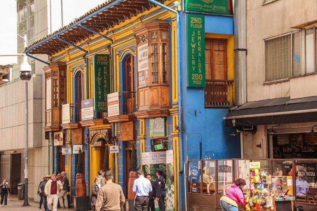 La Candelaria, cartierul periculos și colorat din Bogota