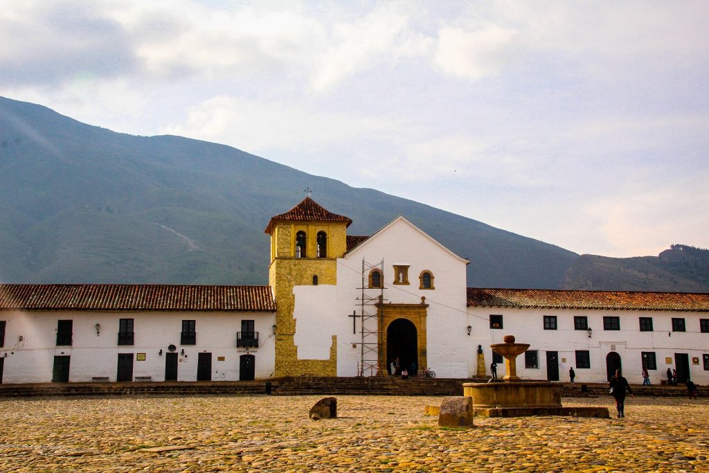 Plaza Mayor și Iglesia Nuestra Señora del Rosario