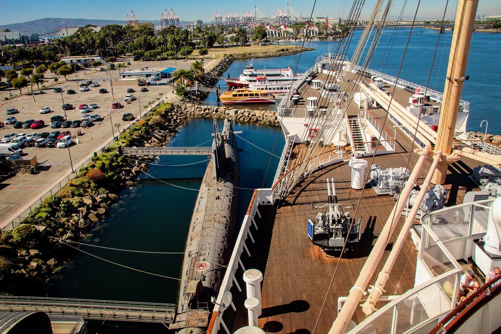 Vecinul Queen Mary este un submarin