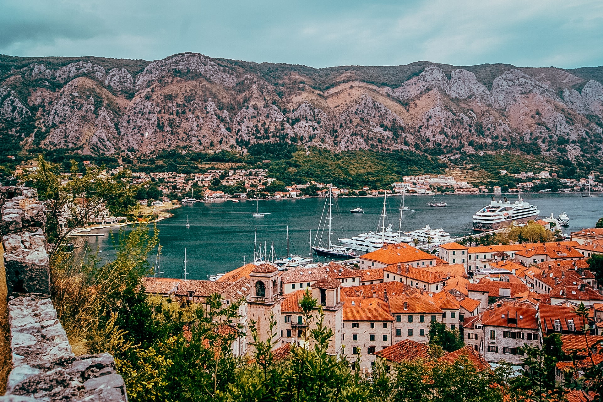 Frumoasele acoperișuri din Kotor