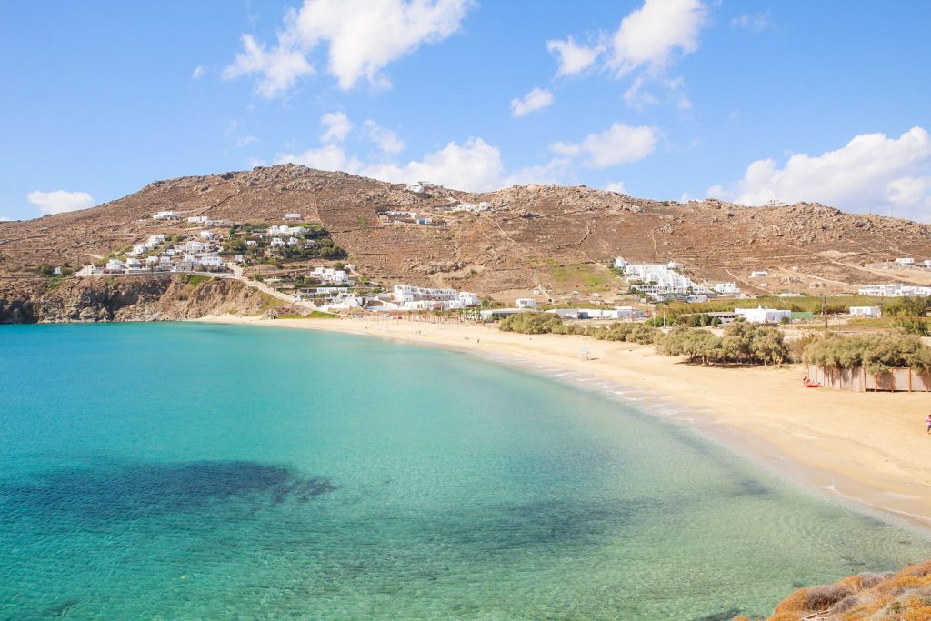 Una dintre multele plaje din Mykonos