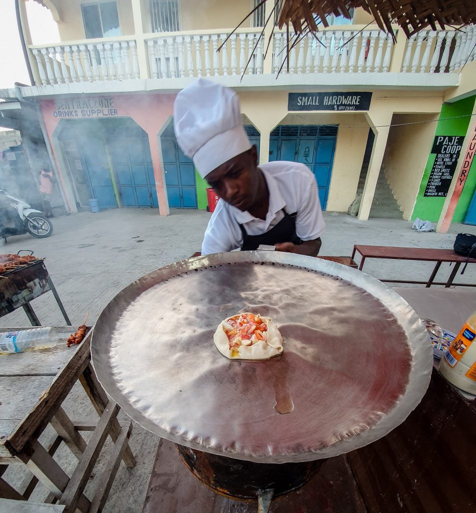 Zanzibar Pizza în preparare