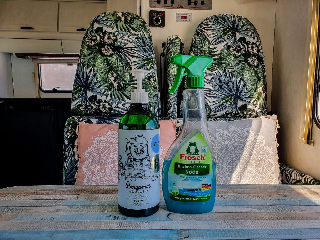 Detergent de vase și soluție de curățat