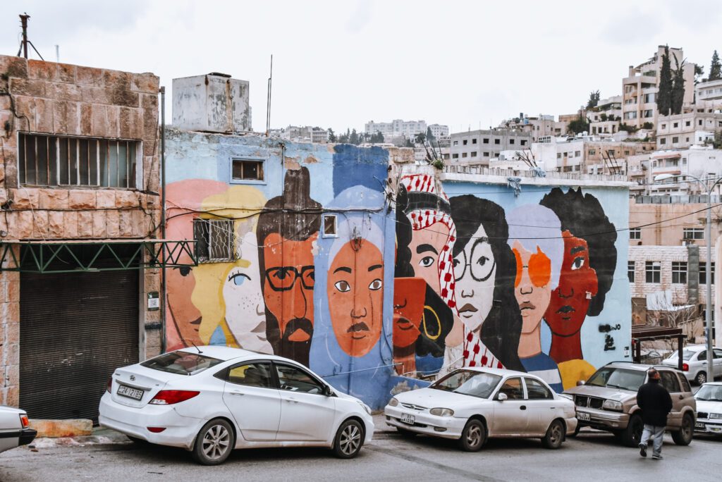 Sunt multe graffitti-uri pe străzile din Amman