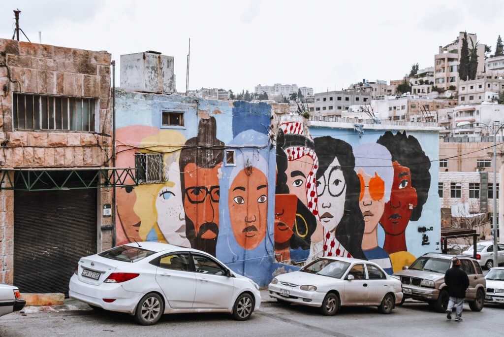 Sunt multe graffitti-uri pe străzile din Amman Sunt multe graffitti-uri pe străzile din Amman