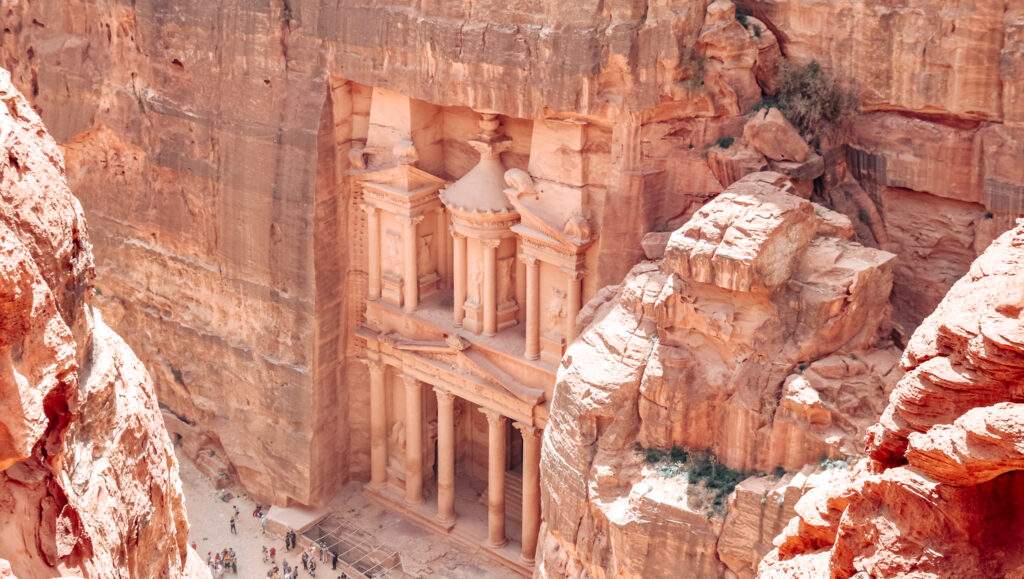 Trezoreria văzută de sus, Petra