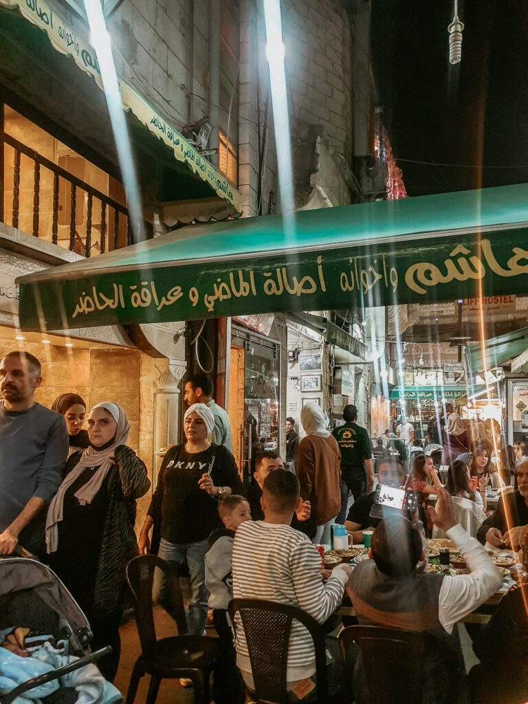 Noaptea la Hashem, restaurantul este deschis non-stop