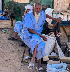 Un domn în boubou în Atar, Mauritania