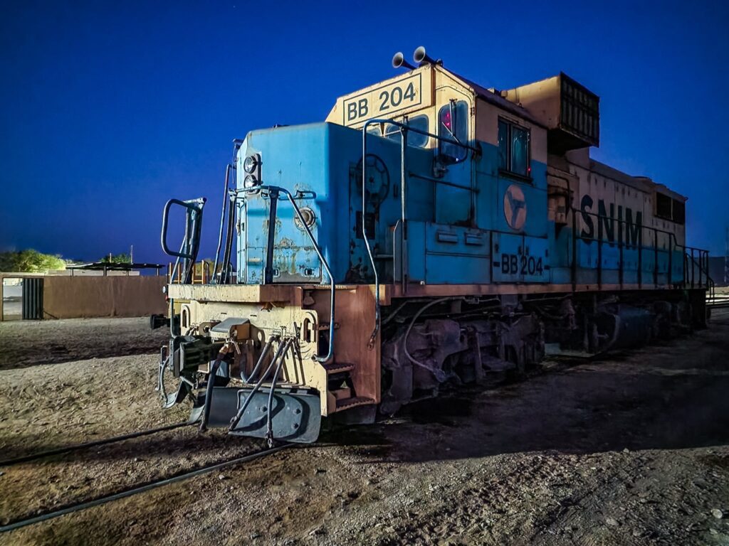 Locomotiva trenului de minereu de fier din Mauritania
