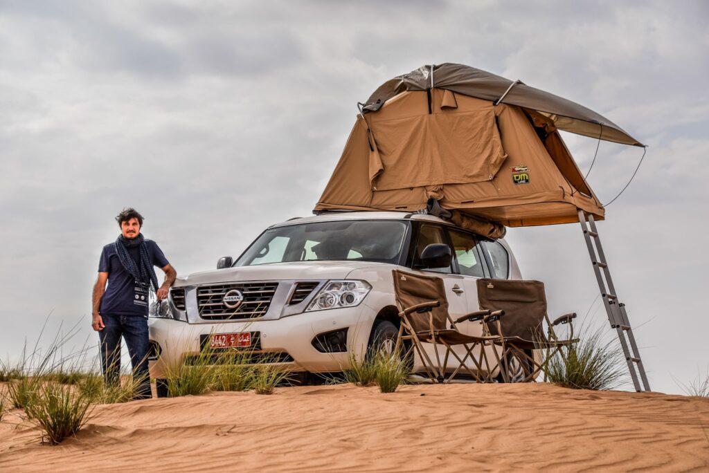 Cu casa în Sharqiya Sands.