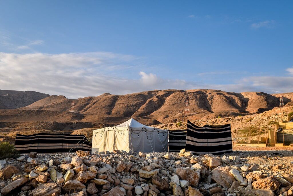 Un fel de camping permanent, Oman