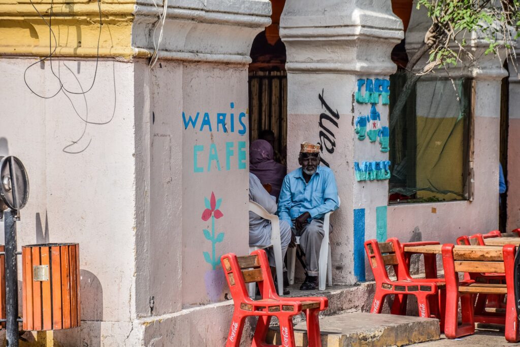 Localnici la cafenea, în Djibouti City