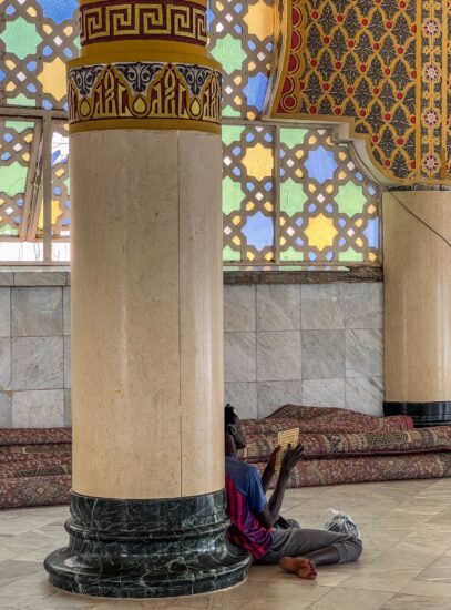 Interiorul moscheii din Touba