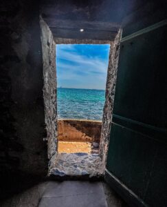 Ușa către nicăieri