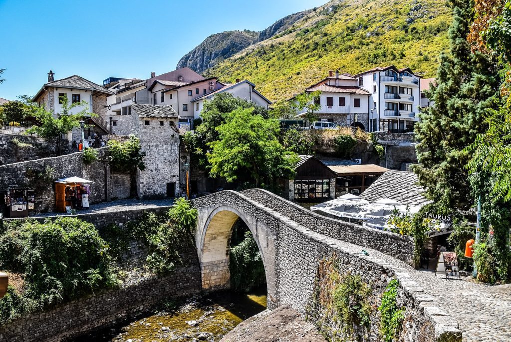 Kriva Ćuprija, un alt pod drăguț din Mostar Kriva Ćuprija, un alt pod drăguț din Mostar