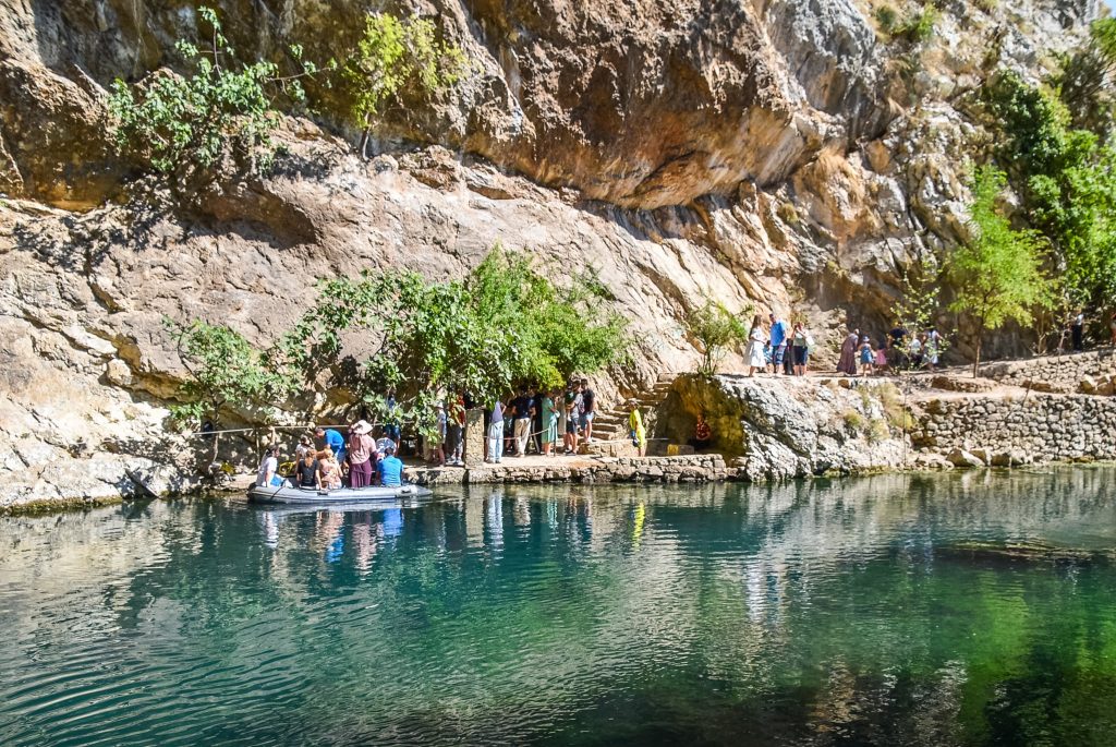 Bărcuță pe sfoară la Blagaj | Balcani cu autorulota Bărcuță pe sfoară la Blagaj | Balcani cu autorulota