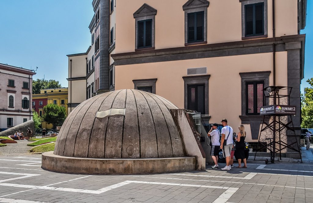 Buncăre în Albania | Balcani cu autorulota Buncăre în Albania | Balcani cu autorulota