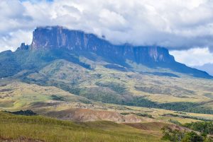 Un tepui cu capul în nori