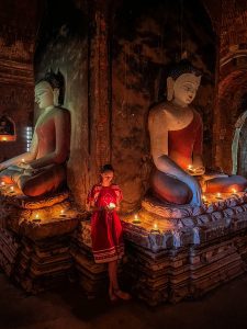 Poze artistice în temple închise